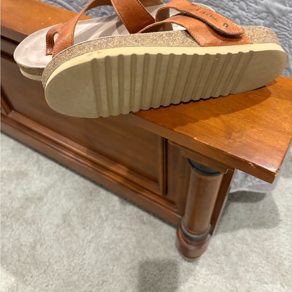 Taos Footwear Brown Leather Sandals - Picture 4 of 5